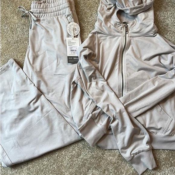 Vuori Pants - Vuori Wide Leg Halo Pants and Jacket